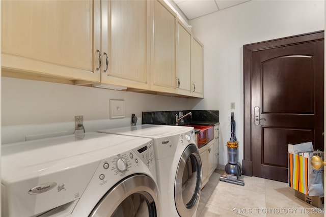 laundry area featuring sink, independent washer and dryer, light tile patterned floors, and cabinets