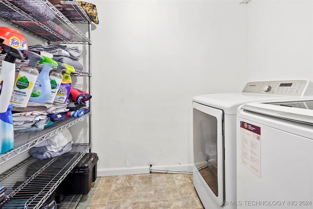 washroom featuring washing machine and dryer