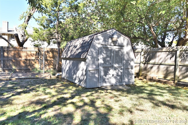 view of outdoor structure with a yard