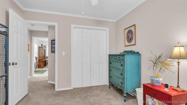 bedroom with light carpet, crown molding, ceiling fan, and a closet