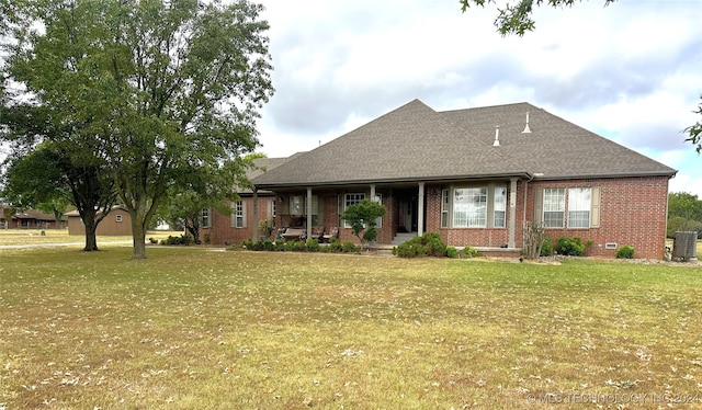 view of front of house with a front lawn