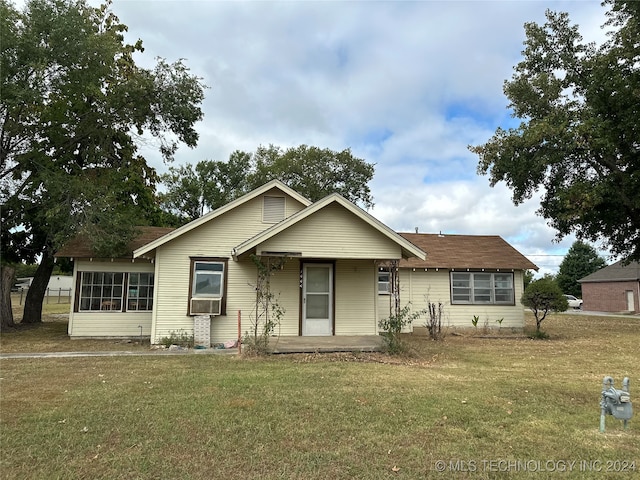 view of front of home with a front yard