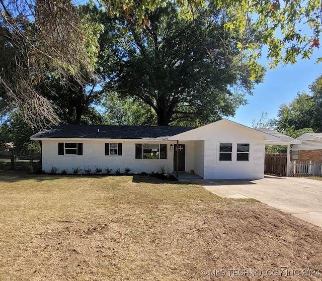 ranch-style home with a front lawn