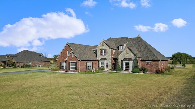 view of front of property with a front yard