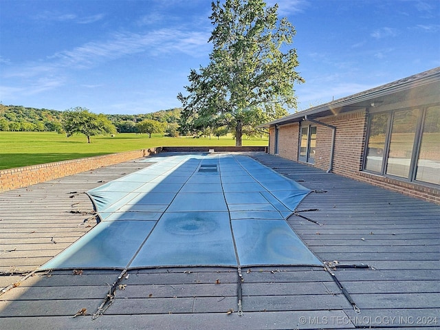 view of swimming pool