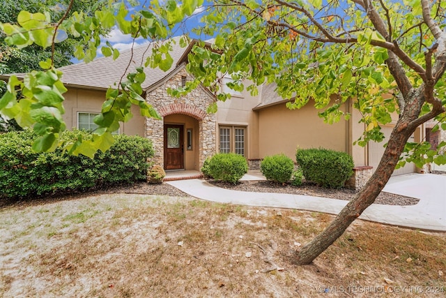 view of front of property