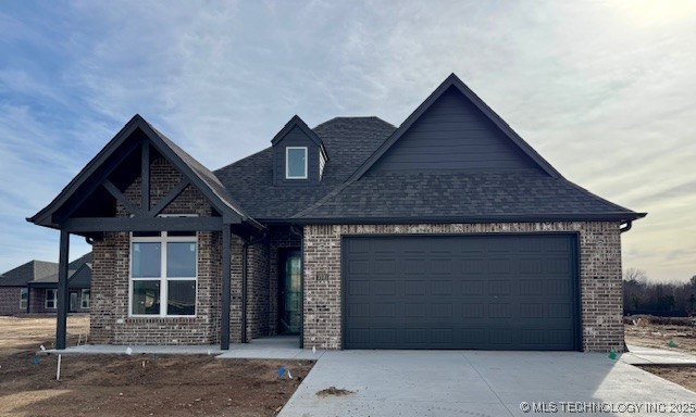 view of front of home featuring a garage