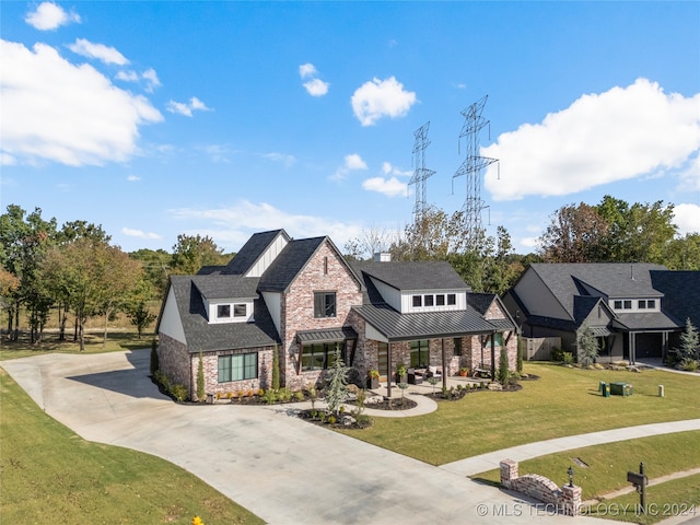 view of front of house featuring a front lawn