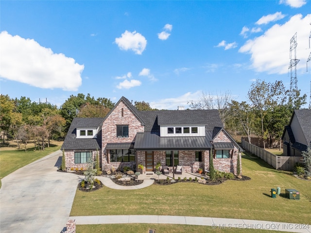 view of front of house featuring a front yard