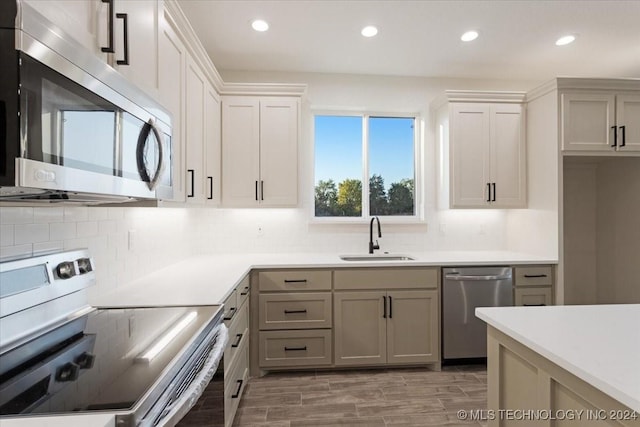 845 Springfield Ct, Durant, OK 74701 - kitchen featuring stainless steel appliances, a sink, decorative backsplash, recessed lighting, and light countertops