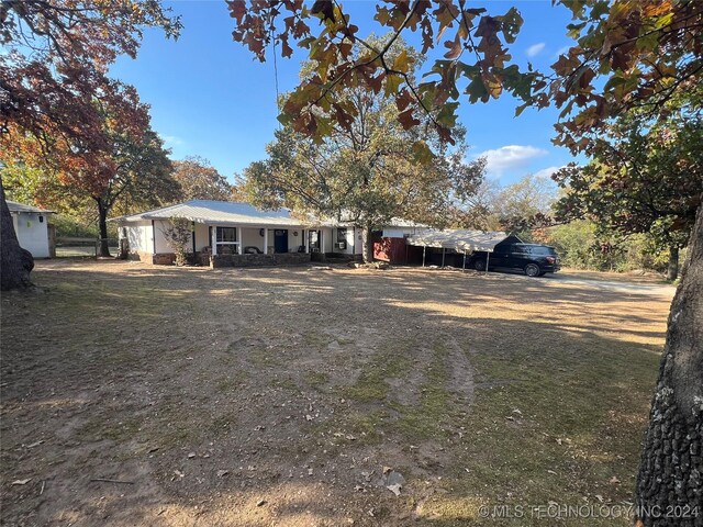 view of front of property featuring a carport