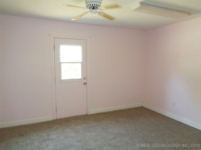 unfurnished room with carpet flooring and ceiling fan