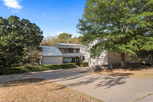 view of front of property