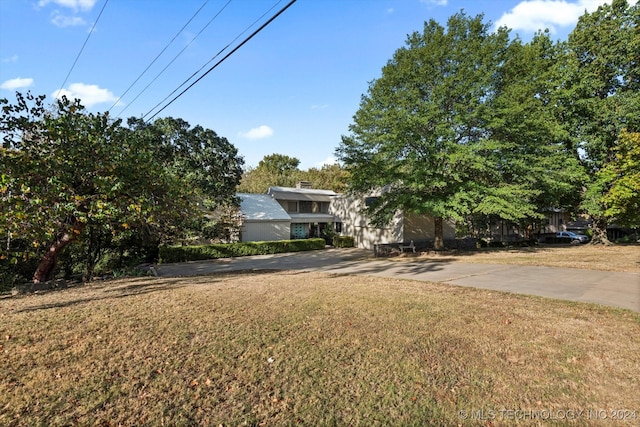 view of front of property with a front yard