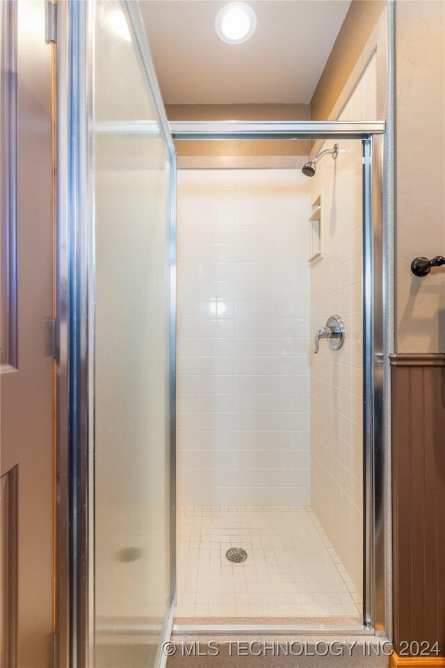 bathroom with walk in shower