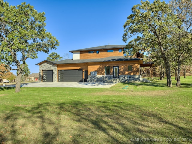 view of front of home with a front lawn and a garage