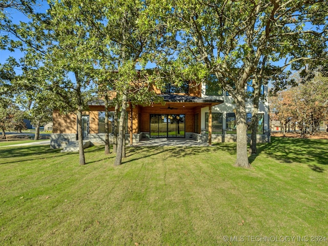 view of yard with a patio