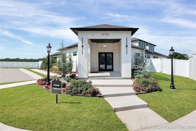 view of front of home with a front lawn