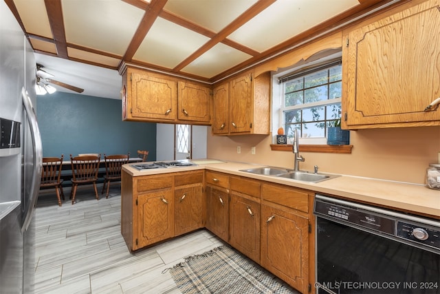 kitchen with sink, dishwasher, white gas stovetop, ceiling fan, and stainless steel refrigerator with ice dispenser