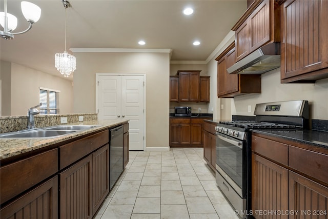 kitchen featuring appliances with stainless steel finishes, sink, pendant lighting, a notable chandelier, and exhaust hood