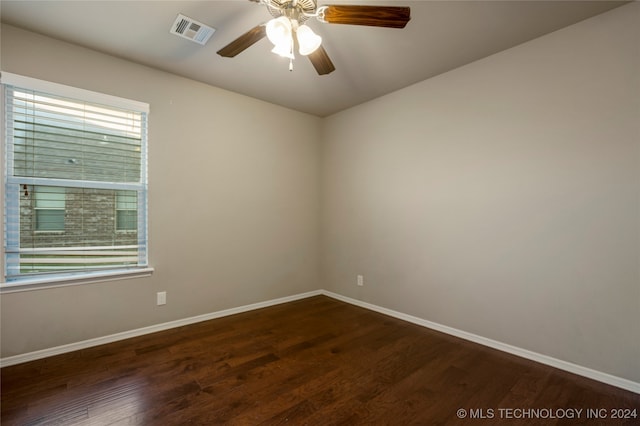 unfurnished room featuring dark wood-type flooring and ceiling fan