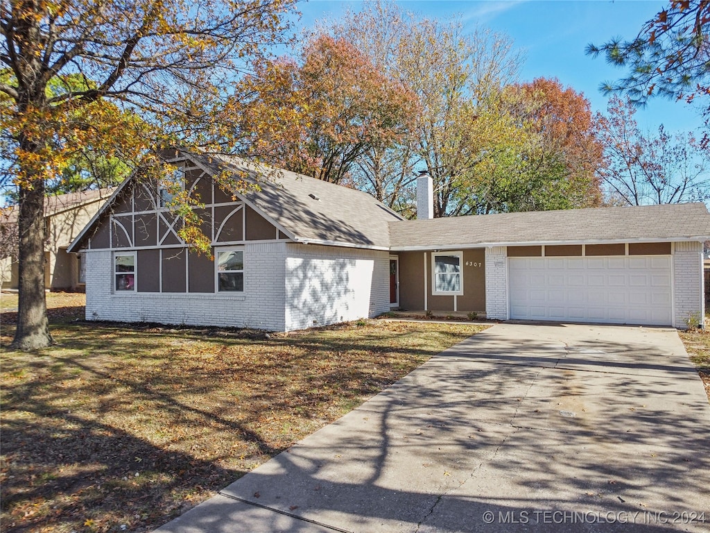 view of front of house featuring a garage