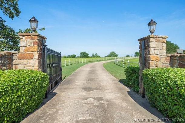 view of gate featuring a rural view