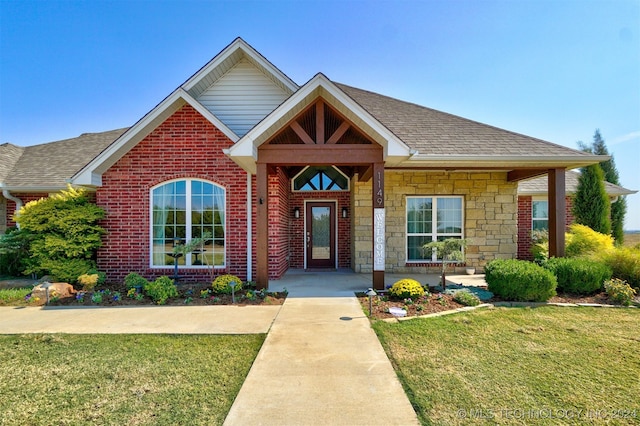 view of front of property with a front yard