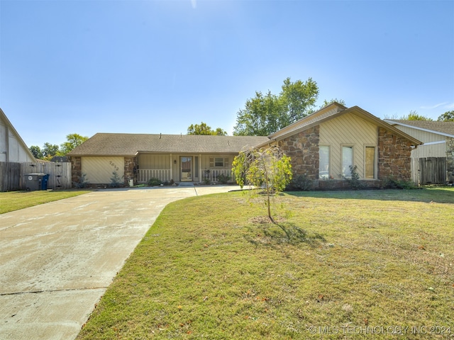 single story home with a front yard