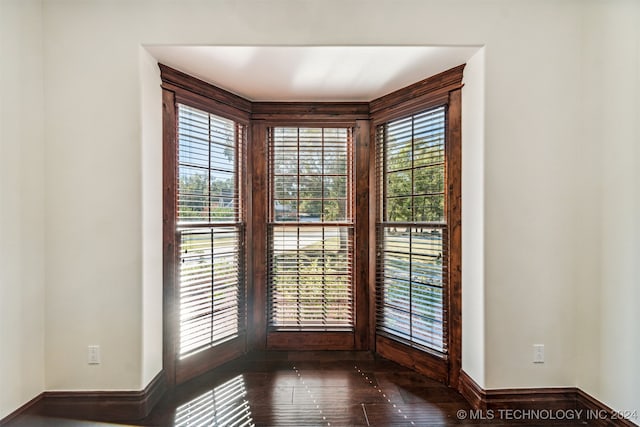 details featuring hardwood / wood-style floors