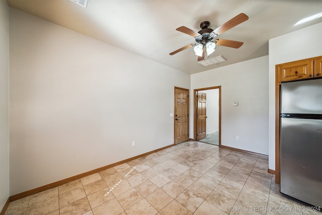 empty room featuring ceiling fan