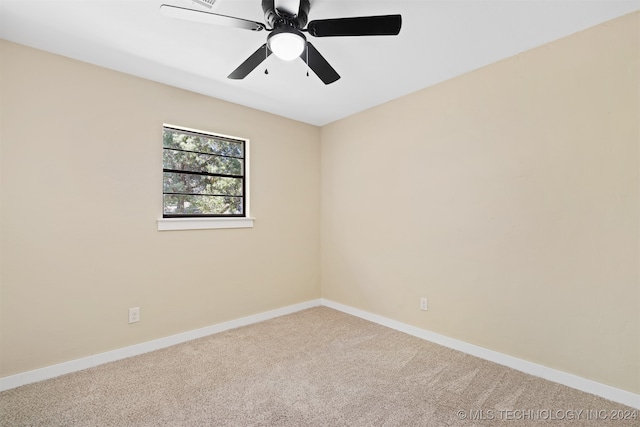 carpeted empty room featuring ceiling fan