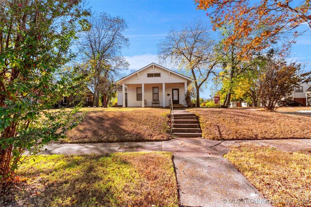 921 D NW, Ardmore, OK 73401 - bungalow-style home with covered porch