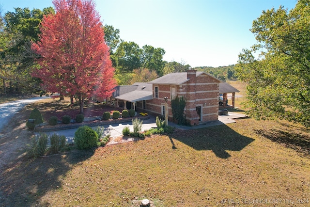 view of front facade with a front lawn