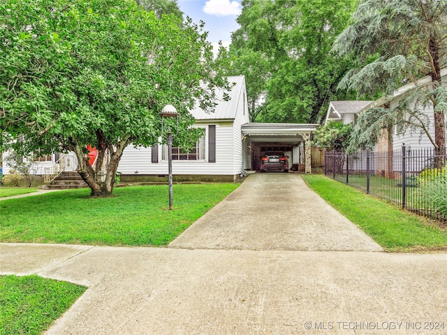 view of front of house featuring a carport and a front lawn