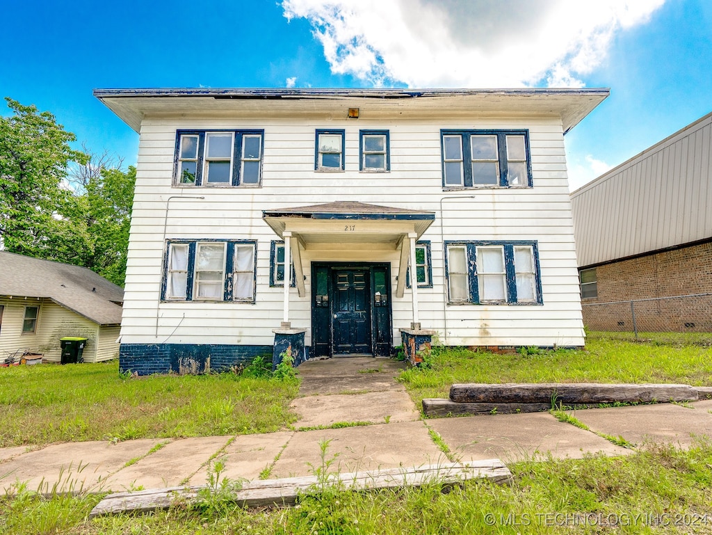 view of front of house with a front yard