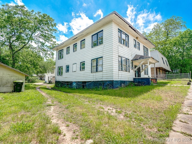 view of side of property