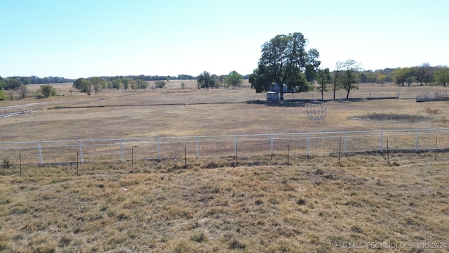 view of yard featuring a rural view