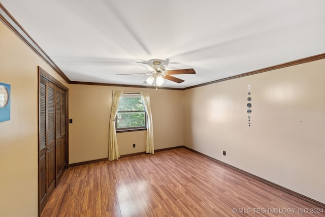 unfurnished room featuring ornamental molding, light hardwood / wood-style floors, and ceiling fan