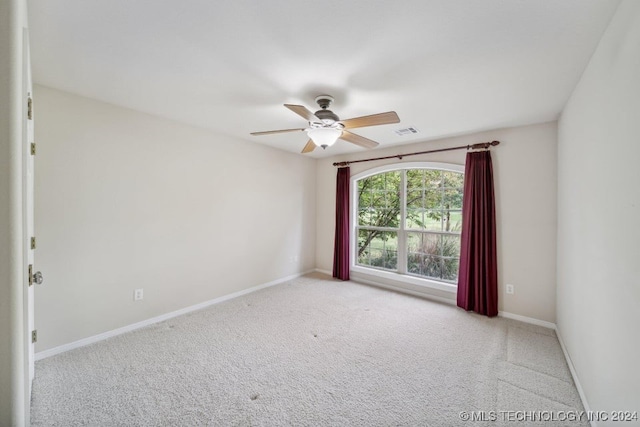 unfurnished room with light carpet and ceiling fan