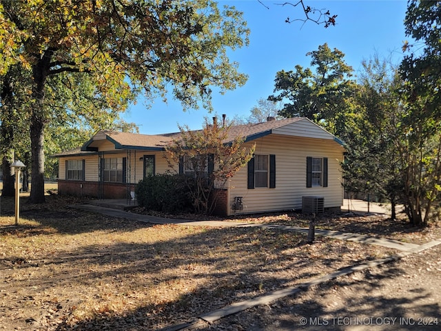 ranch-style house featuring cooling unit