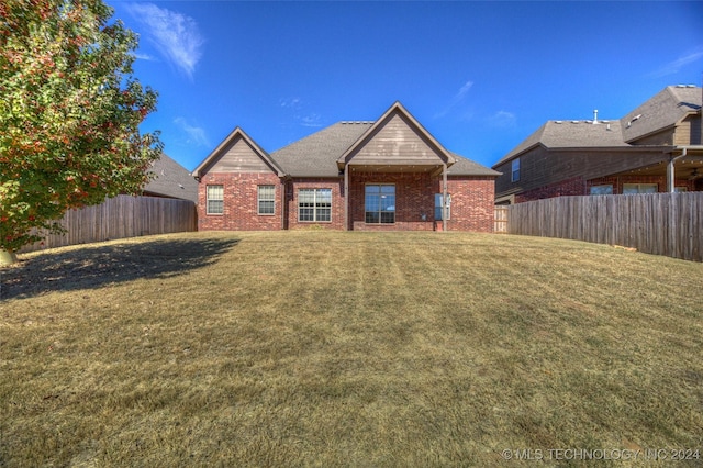 view of front of property with a front lawn