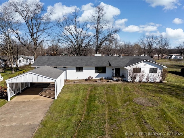 view of front of property featuring driveway, a carport, and a front lawn