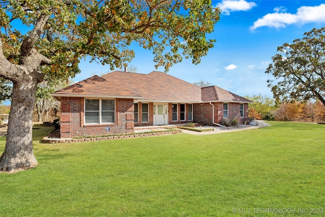 ranch-style house with a front yard