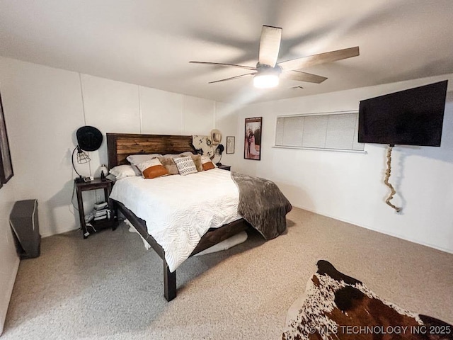 bedroom with ceiling fan