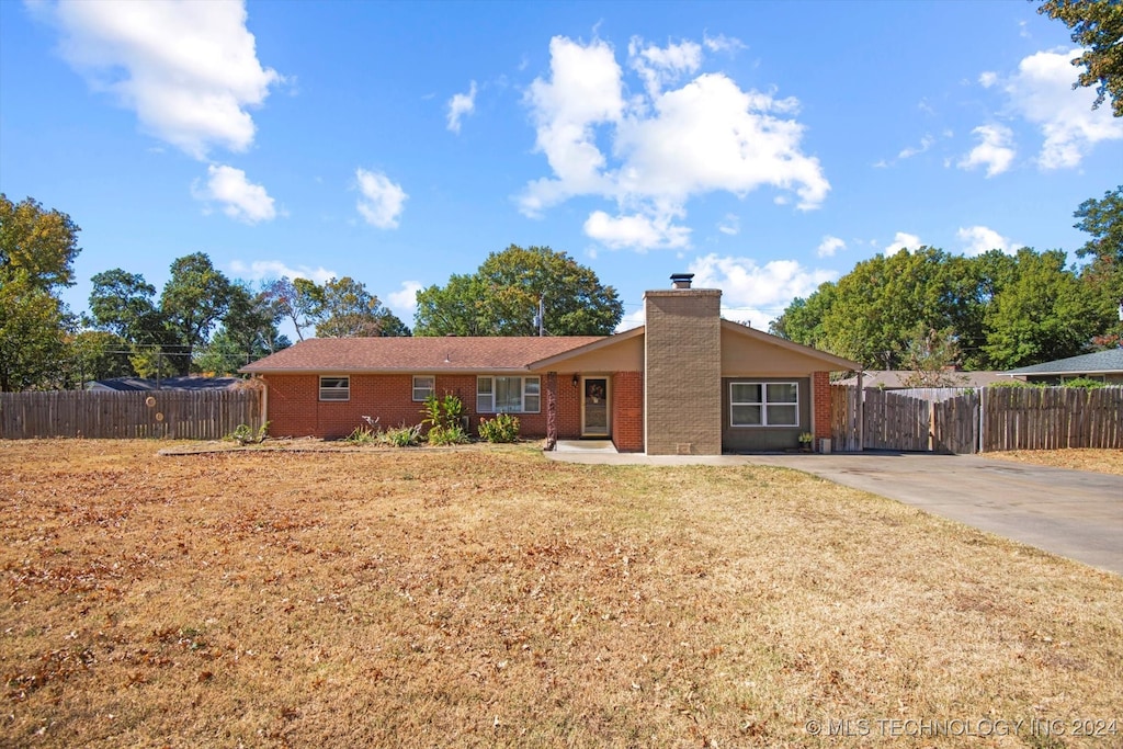 ranch-style house with a front yard