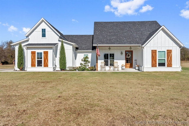 view of front of property with a front lawn