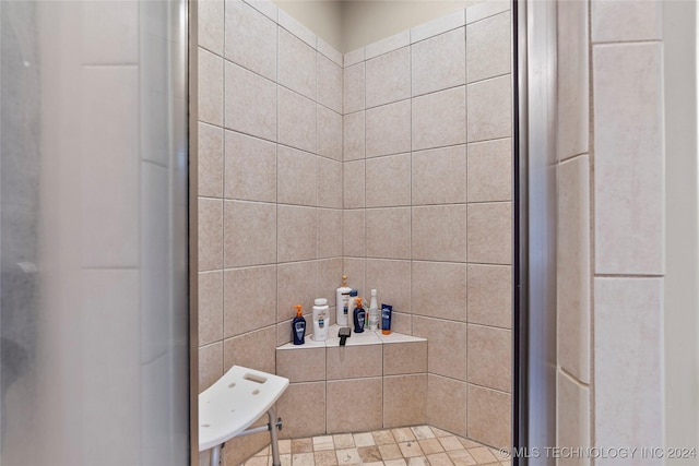 bathroom featuring a tile shower