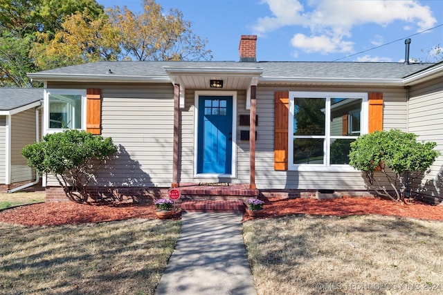 view of front of home featuring a front lawn