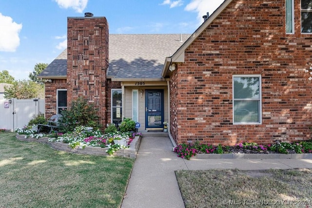 view of front of home with a front yard